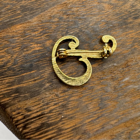 Letter P initial gold tone rhinestone brooch pin script cursive - Picture 5 of 6